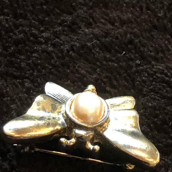 Two Vintage NJY Goldtone Brooches, GUC. Winged Angel & Butterfly With Faux Pearl - Picture 4 of 16